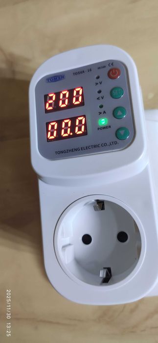 Захисне реле напруги TOMZN з дисплеєм