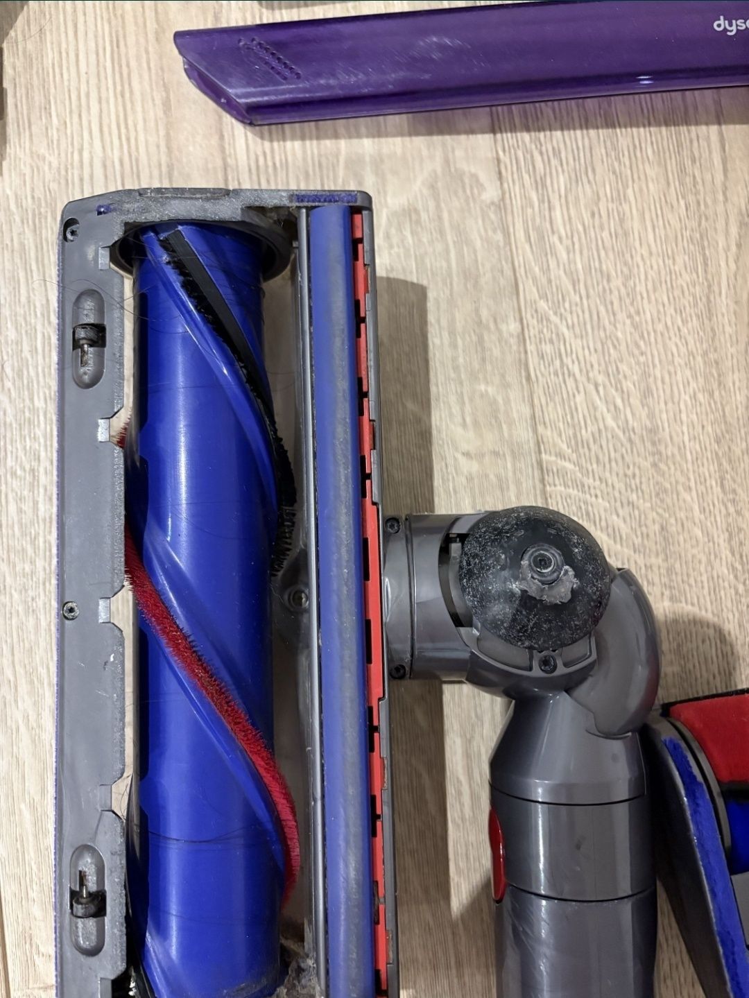 Dyson V8 absolute + 7 końcówek