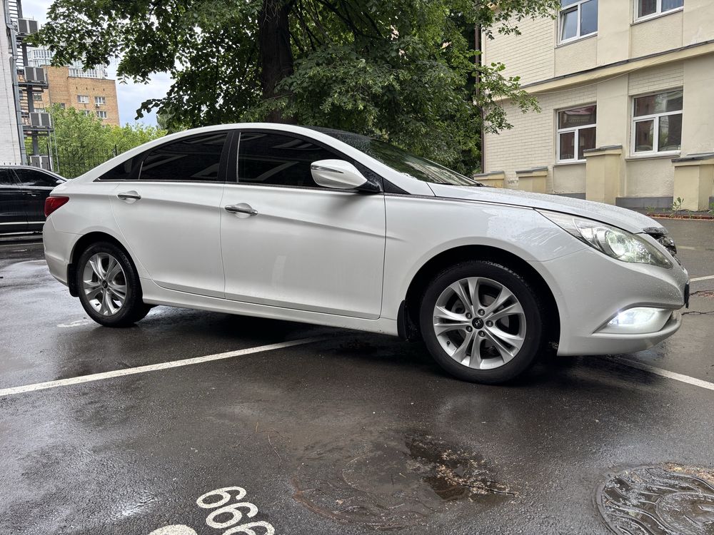 Hyundai Sonata YF 2010 Офіційна(не GDI)