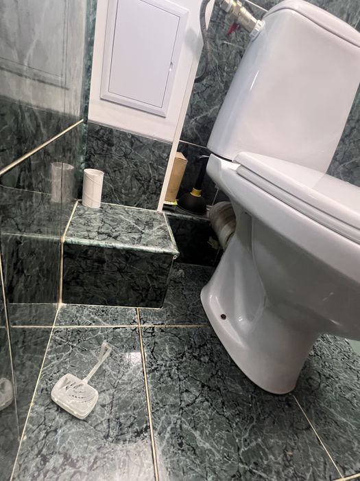 Унітаз підлоговий в гарному стані