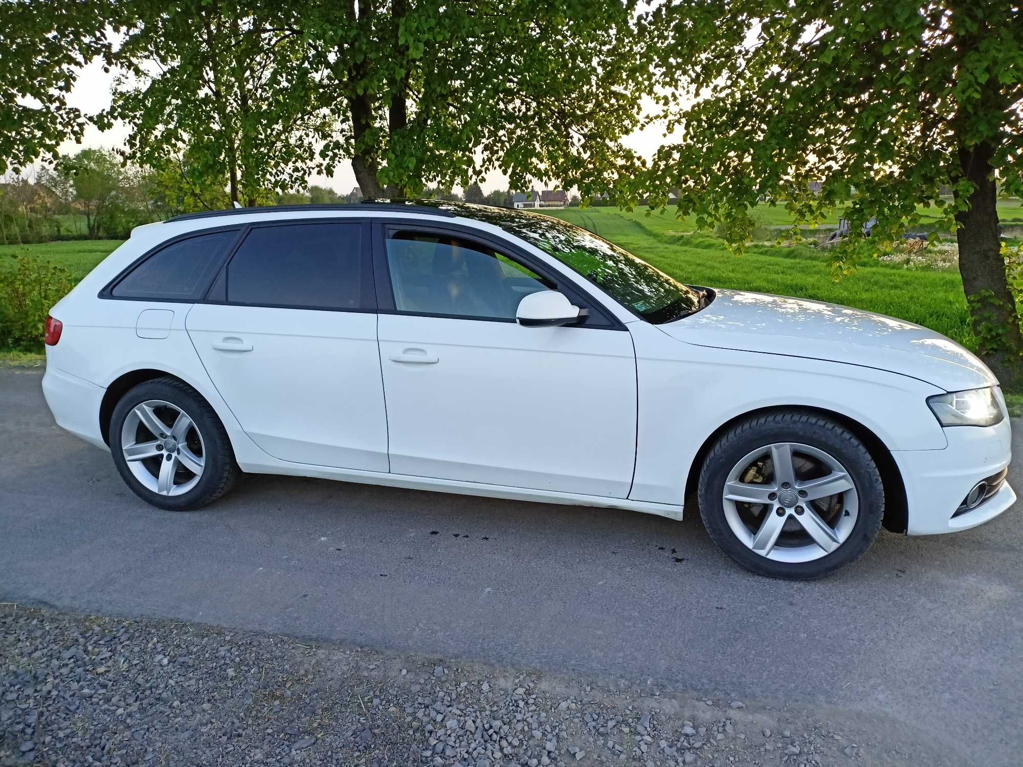 Audi A4 B8 Kombi S-Line  Skóry, Xsenon, Panorama, Navi 2009r