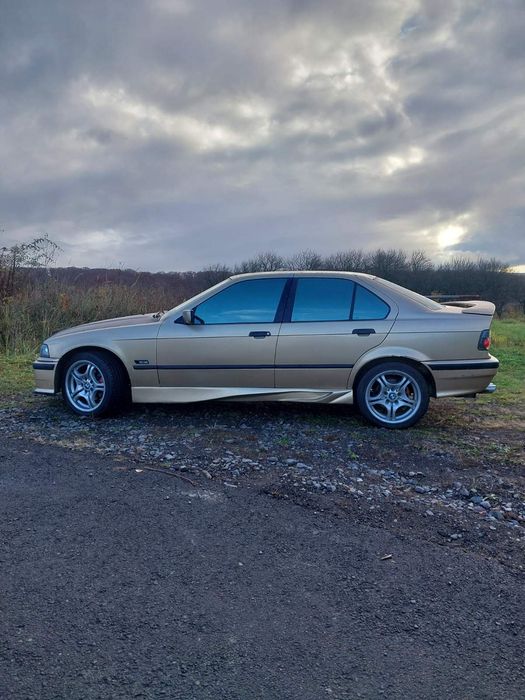 Продам BMW E36 1.8бензин