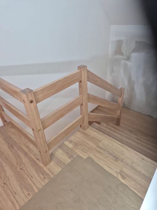 Schody z litego drewna w konkurencyjnej cenie, zapraszamy do kontaktu!