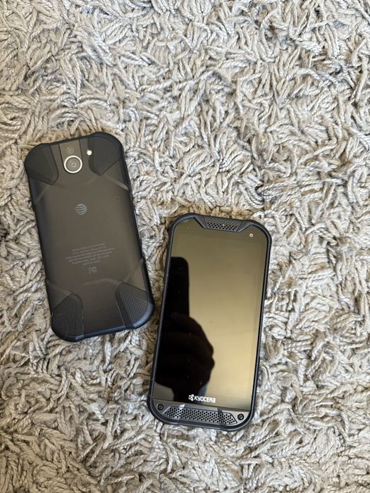 Броньований телефон Kyocera DuraForce PRO 2