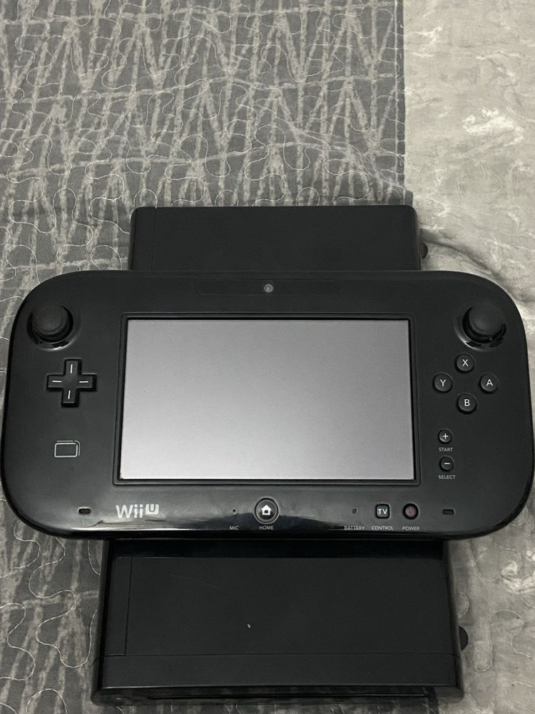 Wii U com todos os cabos e 1 jogo do Mario