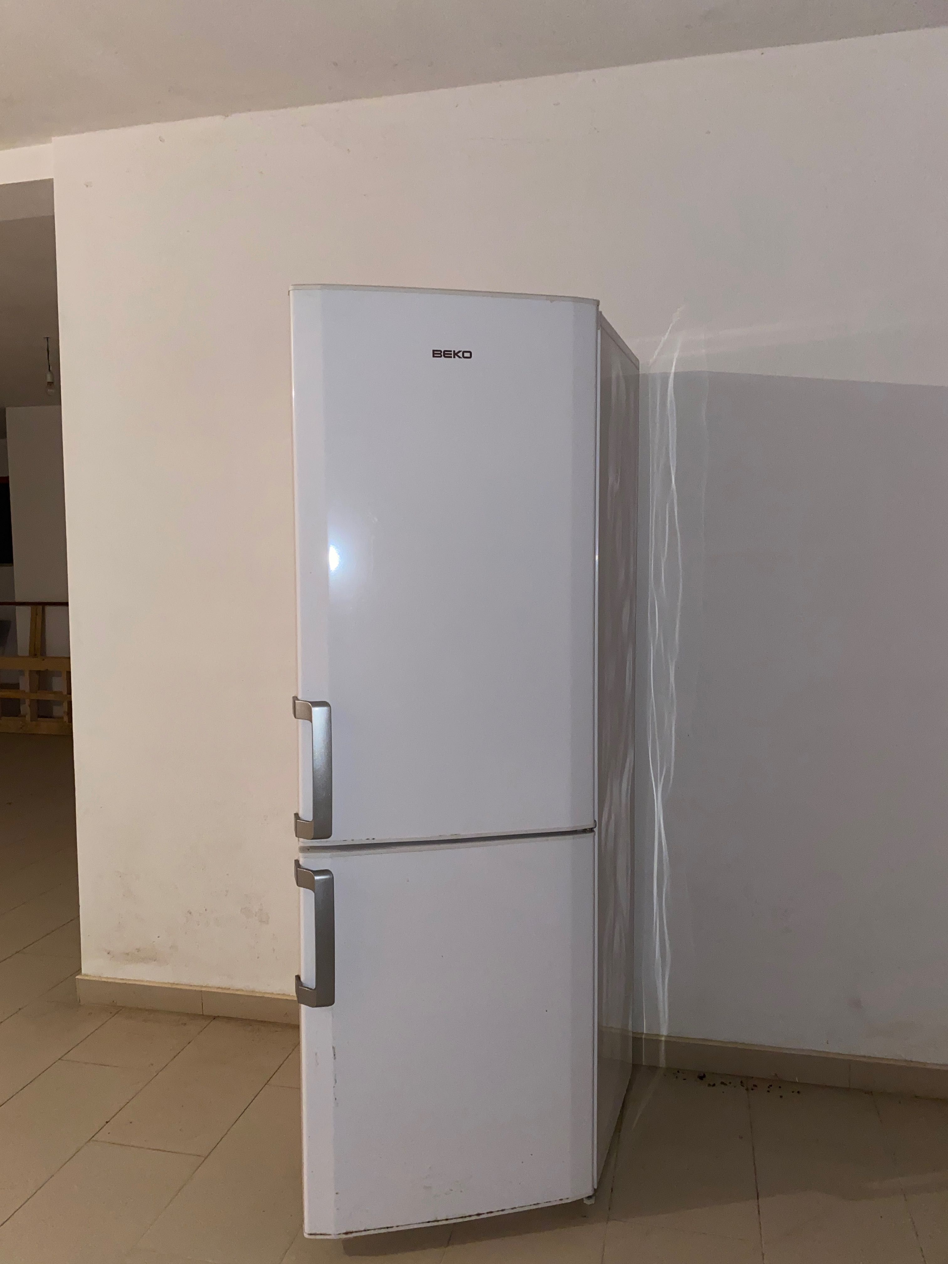 Frigorífico branco Beko (+arca congeladora)