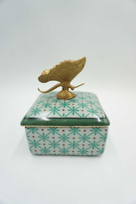 PORCELANOWA szkatułka bomboniera z brązem -ważka