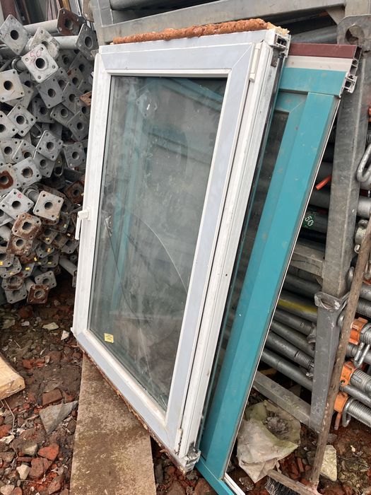 Okno PCV turkusowe 85/140