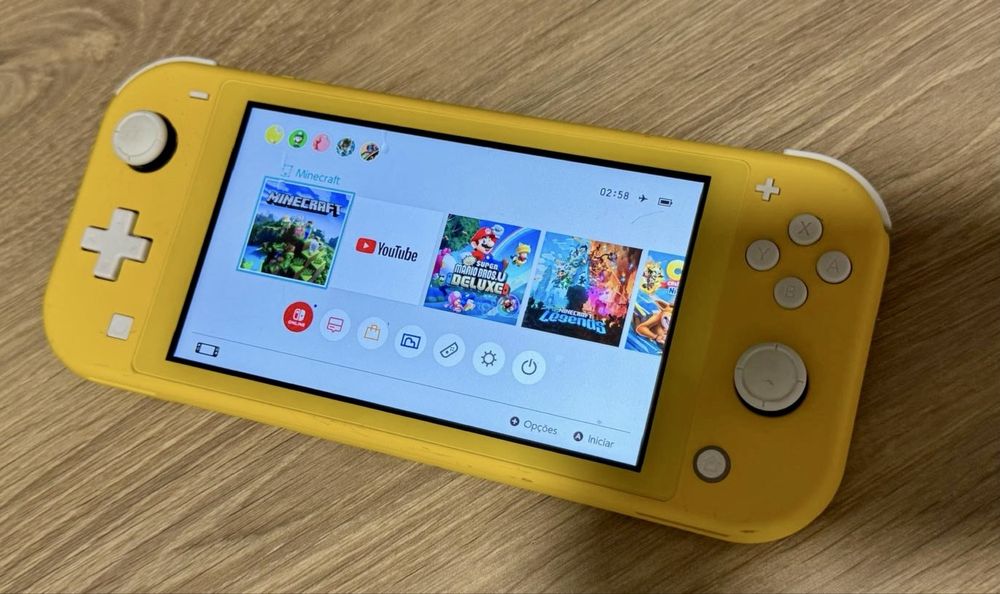 Nintendo switch lite amarela