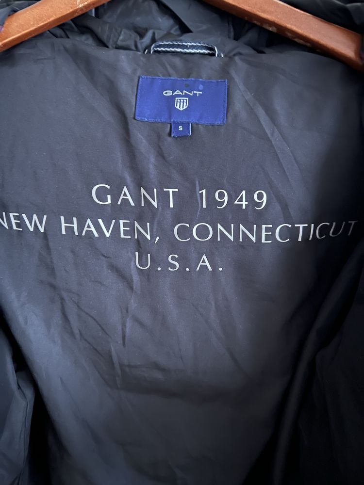 Продам женский пуховик GANT