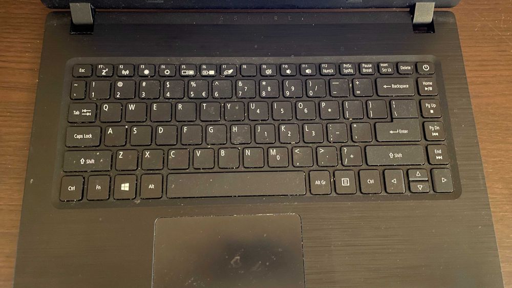 Laptop Acer Aspire A1132, model N17Q4 - uszkodzony