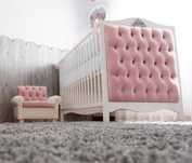 Berço bebe + mini sofá  com capitoné em rosa bebé