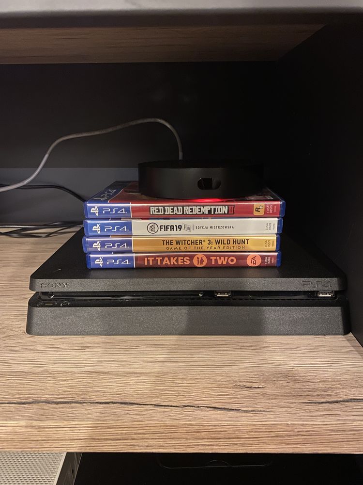 Playstation 4 slim 3 pady 6 gier RDR FIFA WIEDŹMIN