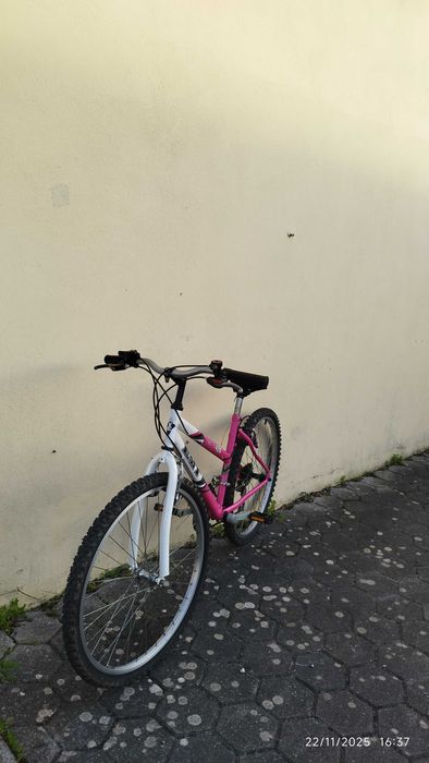 Bicicleta. Valor Negociável.