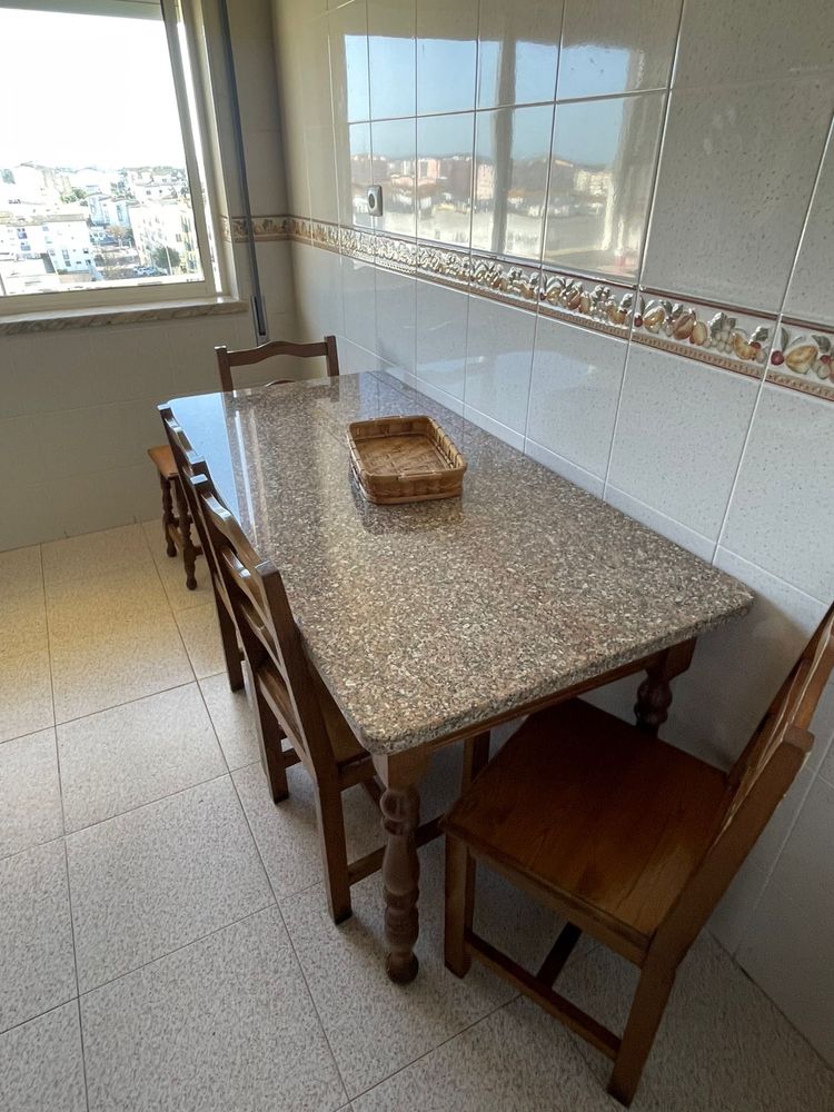 Mesa jantar com tampo em granito