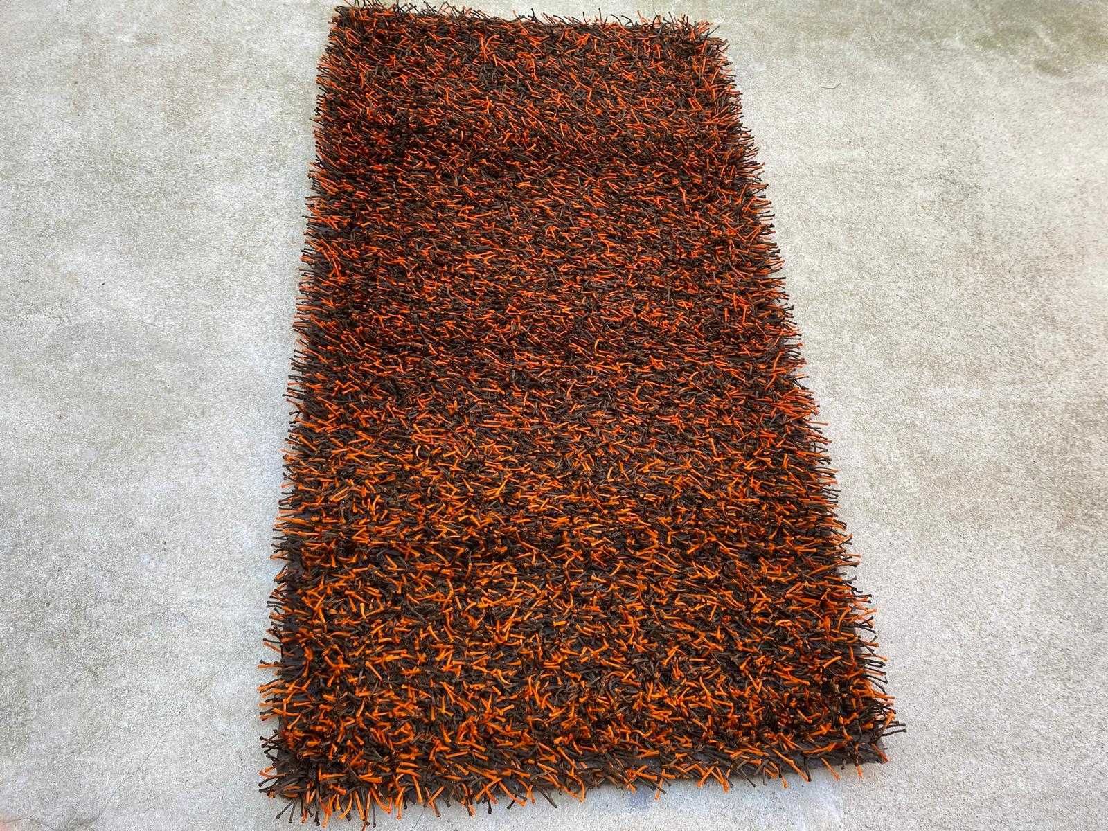 1 Tapetão castanho com laranja