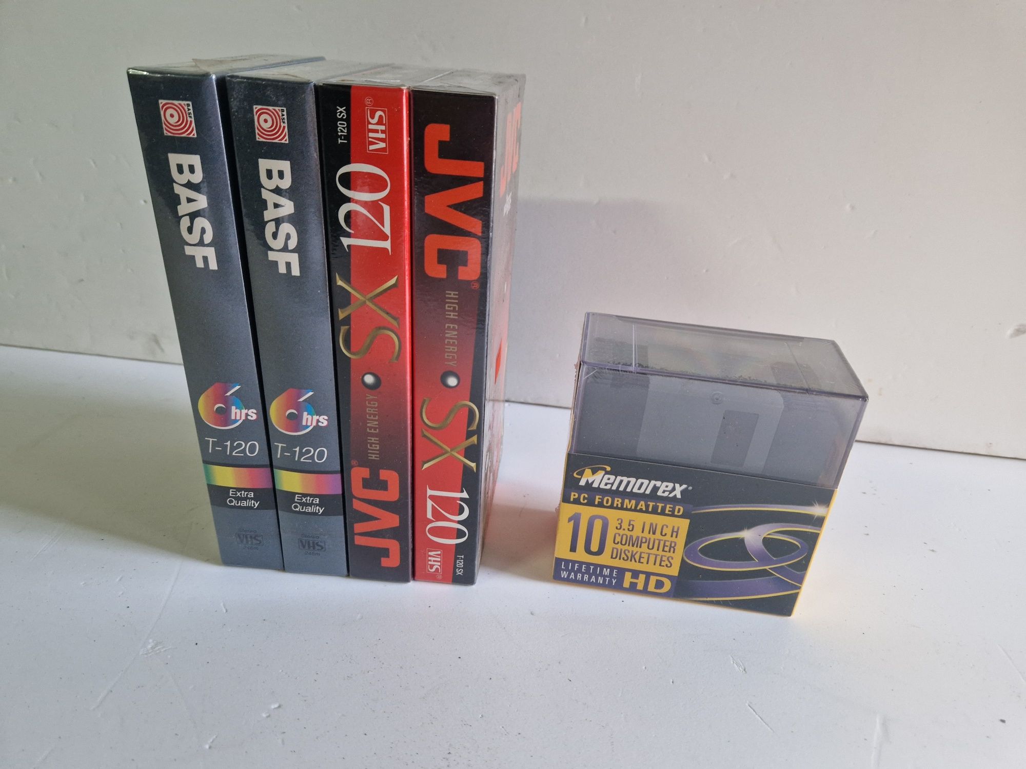 4 VHS Seladas + 10 Diskettes Seladas