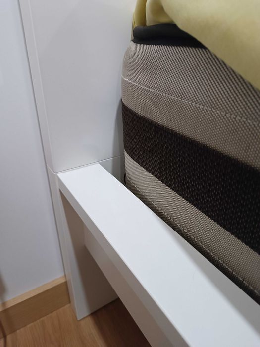 Cama branca ikea