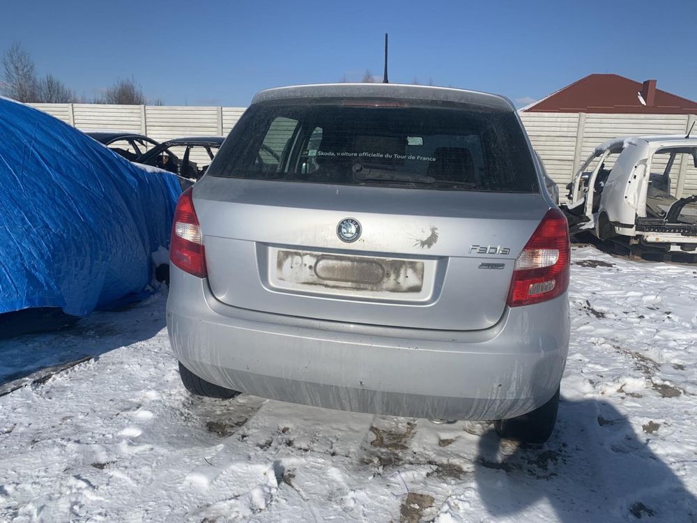 Задня ляди кришка багажника Skoda Fabia mk-2 хетч la7w рест замок підс