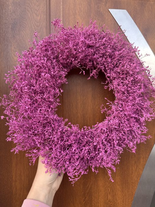 Wianek różowy z drobnego zatrwianu