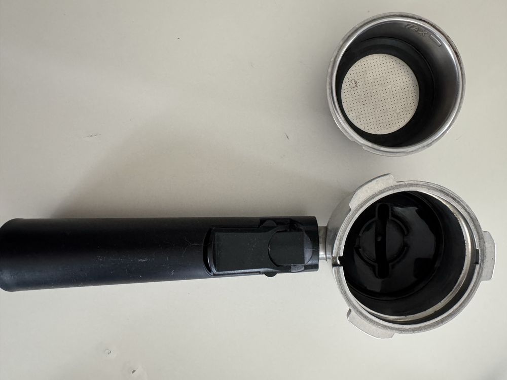 Máquina de Café Expresso BECKEN com Vaporizador e Porta-Filtro