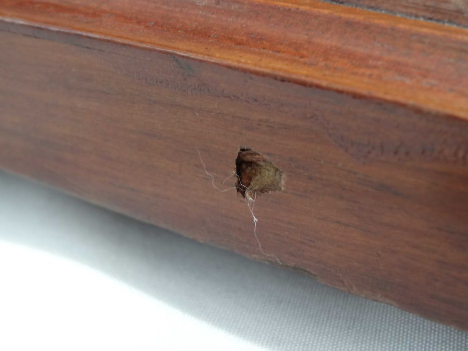 Pałacowe lustro w drewnianej ramie