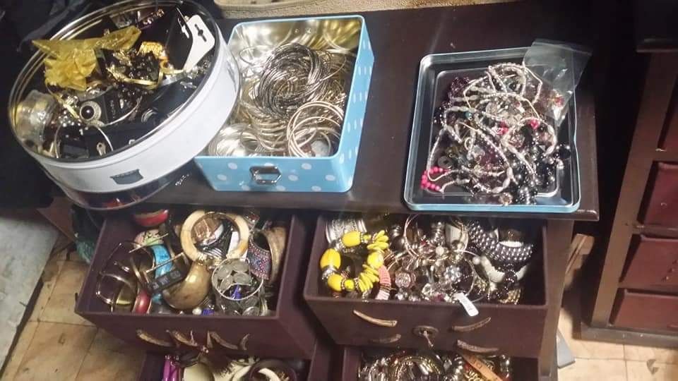 Mais de 10000 peças em bijuteria