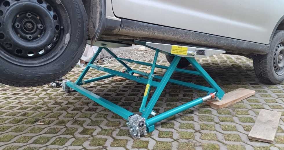 Mobilny Podnośnik Samochodowy Wahadłowy Uchylny 2000 KG Regulowany