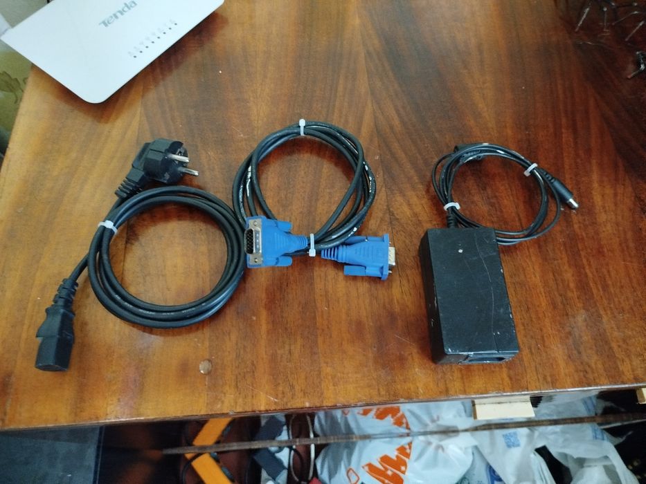 Монитор LG W1943C + кабели