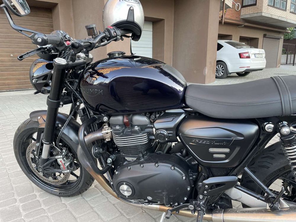 Triumph speed twin 1200