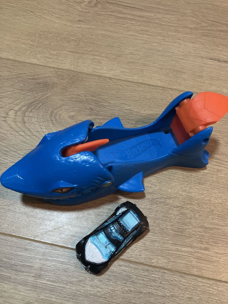 Wyrzutnia hot wheels rekin shark + autko