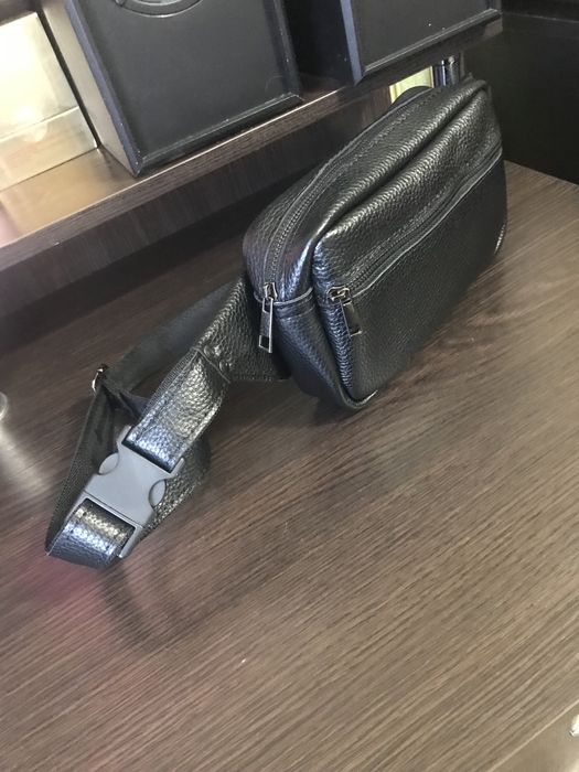 Бананка Барсетка из телячьей кожи.