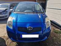 Toyota yaris uszkodzony lewy bok