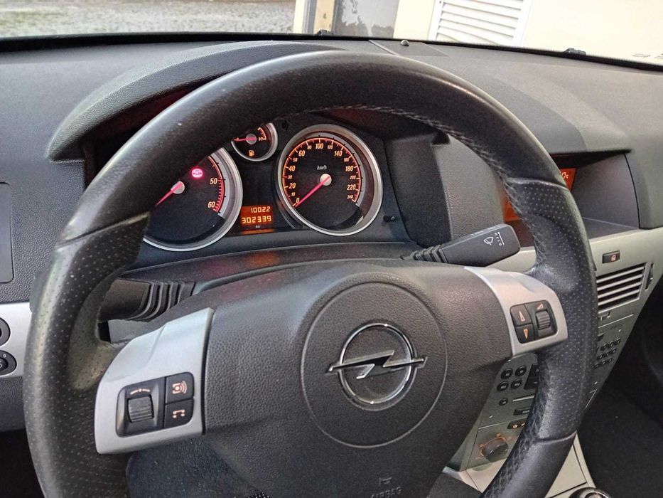 Opel Astra H GTC 1.3 CDTI