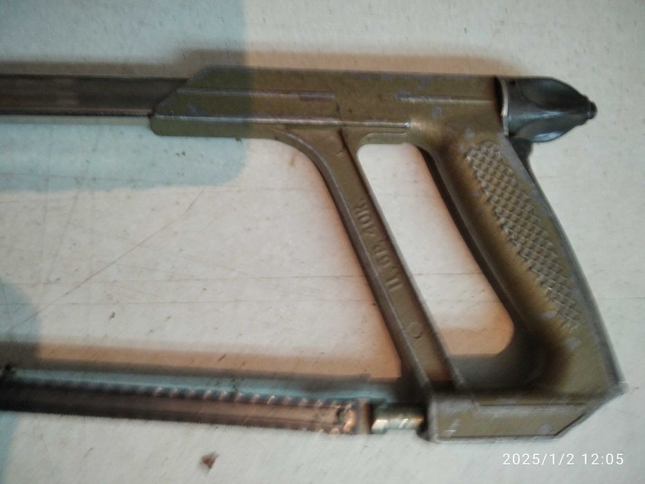 Ножовка по металу.