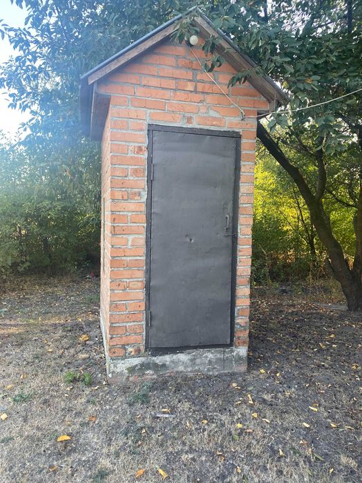 Цегляний будинок у Полтавській області