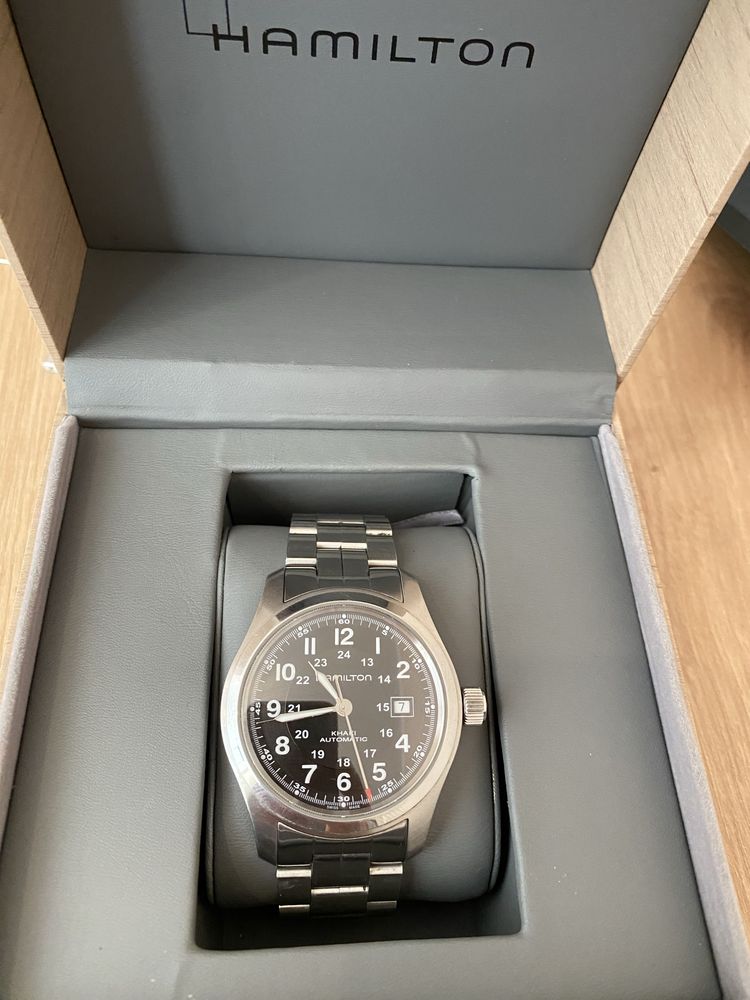 Hamilton Khaki Field w wersji 42 mm