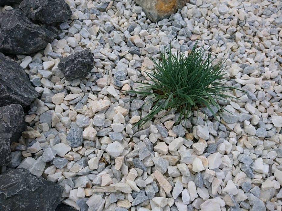 Jasne kruszywo ogrodowe grys ogrodowy do ogrodu