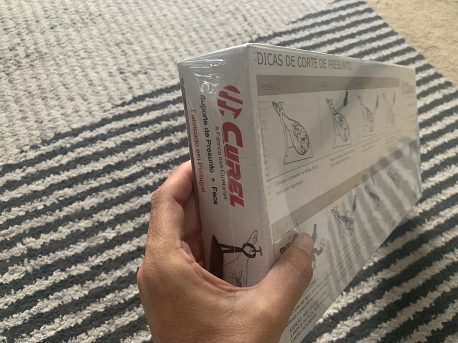 Suporte de presunto com faca