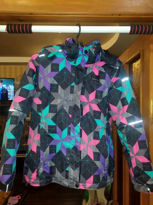 Женская куртка. Спортивная куртка.