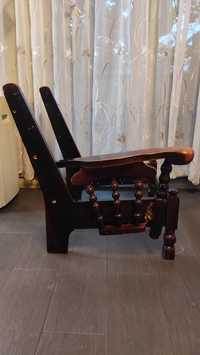 Старое резное кресло под восстановление