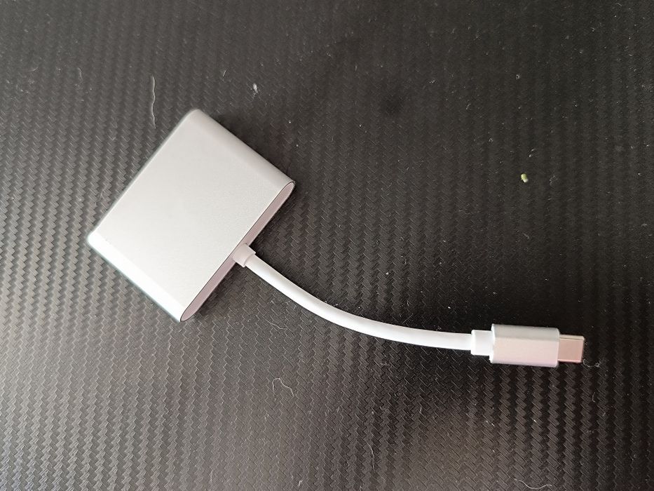 Adaptador Hub USB-C – HDMI + USB 3.0 + USB-C