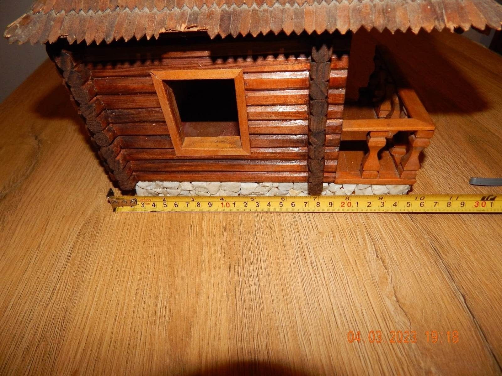 Ozdobny domek z tarasem