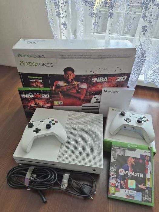 XBOX ONE S 1TB, Blu-ray 4K, 2 pady, jak NOWA! NBA 2K20 edition FIFA 21