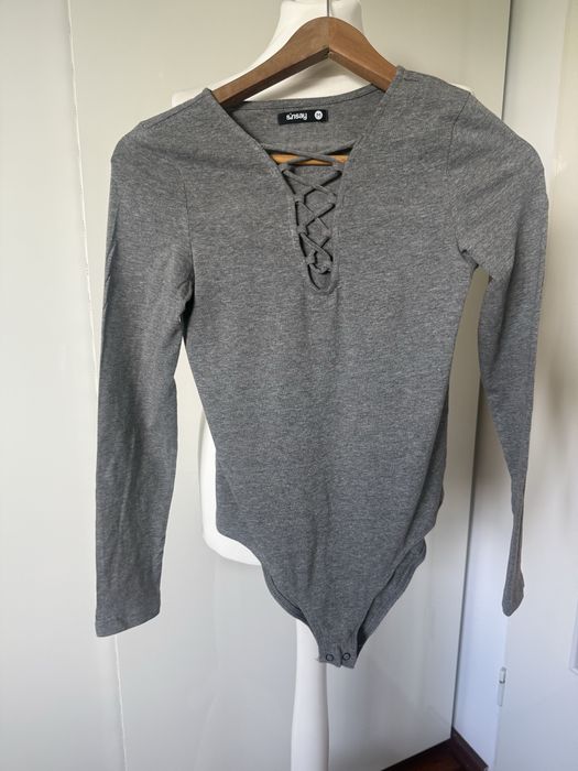 Body damskie szare ozdobny dekolt długi rękaw Sinsay M