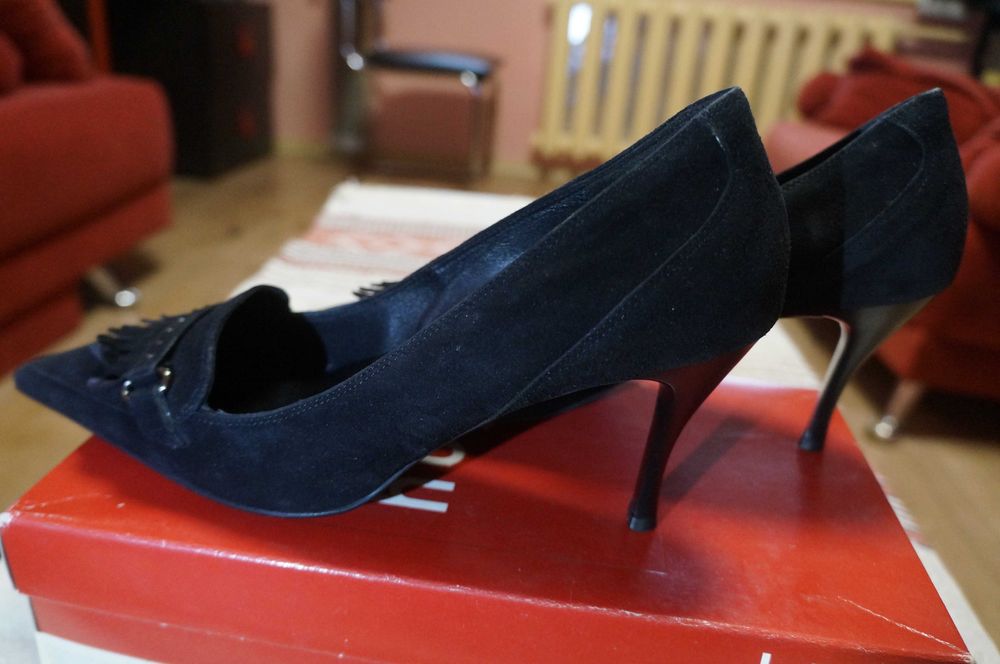 Жіночі Туфлі-човники Hogl чорного кольору , б/в , р.39