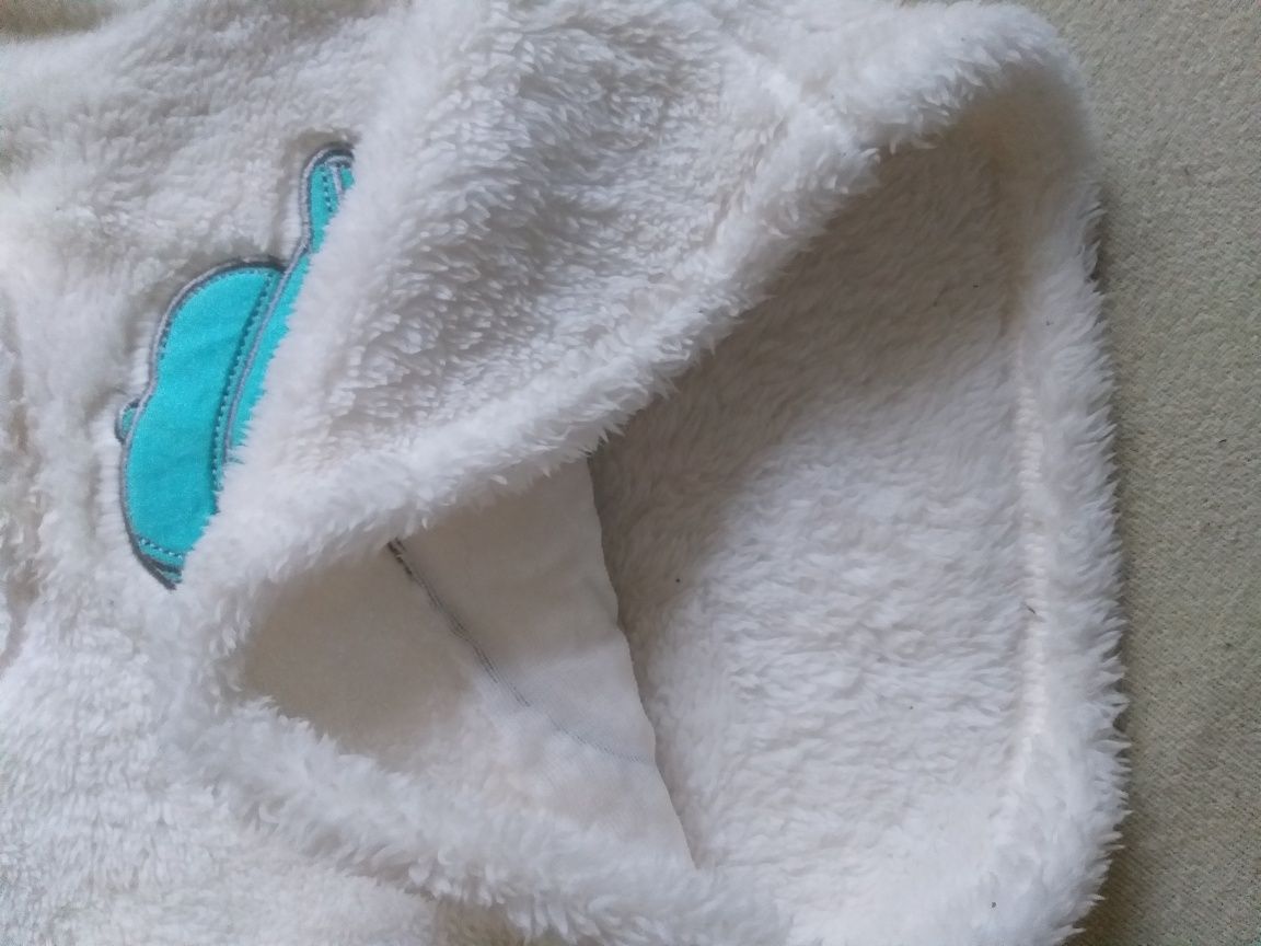 Śliczna cieplutka puchata bluza polar rozm. 80 cm
