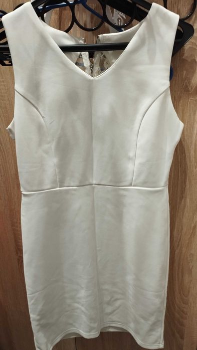 Vestido para noite branca com renda nas costas