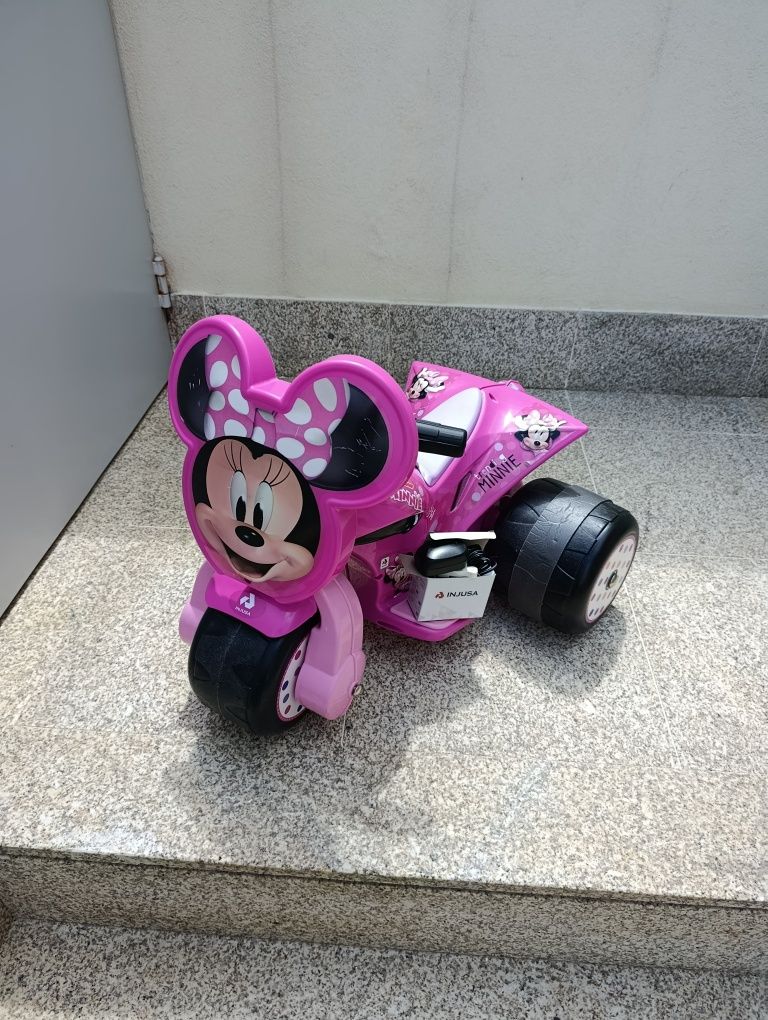 Mota a bateria  de menina