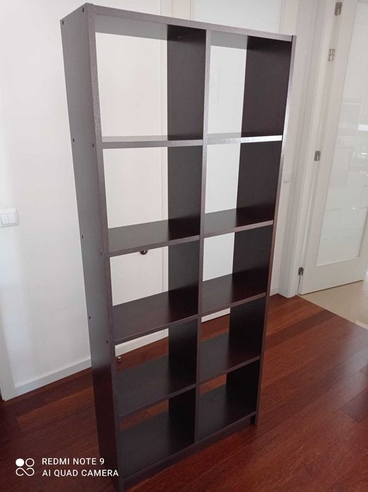 Estante sala castanho escuro